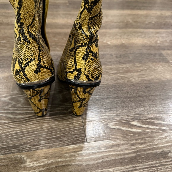 Steve Madden Rarely Yellow Snakeskin Pattern Ankle Booties - Picture 5 of 8